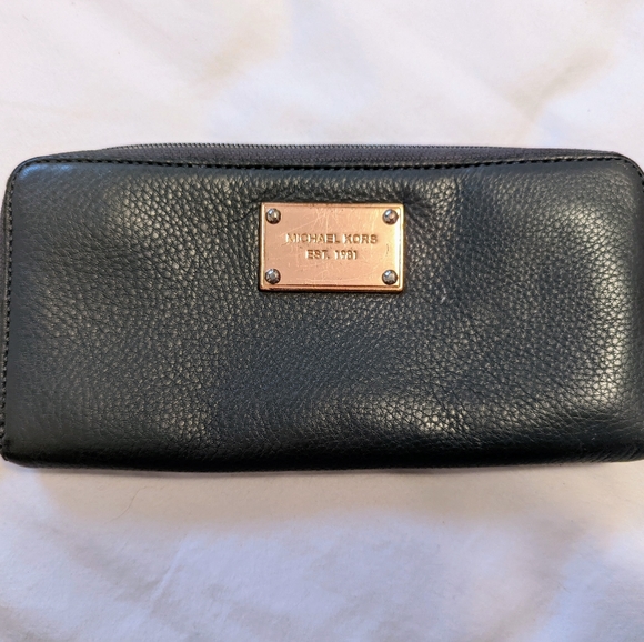 Michael Kors Handbags - Michael Kors wallet